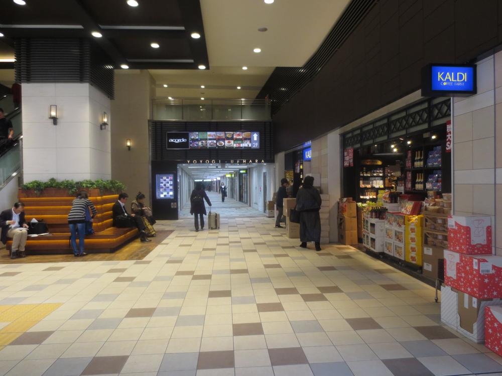 Shopping centre. Until Akorude Yoyogi-Uehara 695m