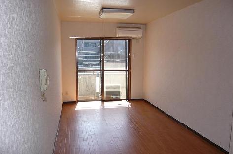 Living and room. ■ 10 Pledge studio ■ Liang ・ Build the pillars inconspicuous ■