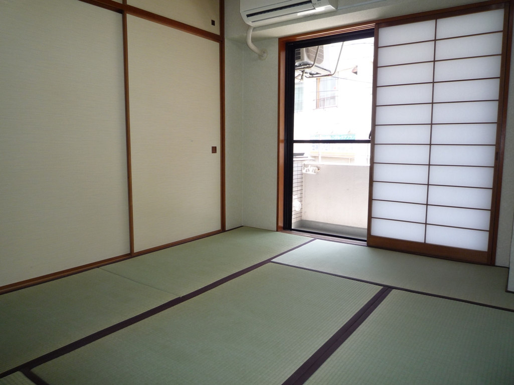 Living and room. Japanese-style room 6 tatami