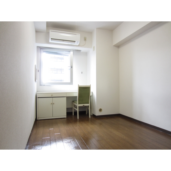 Living and room. It is clean and bright room