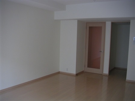Living and room. Spacious living room with a high ceiling