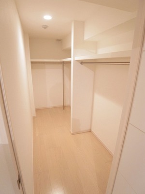 Receipt. Spacious walk-in closet