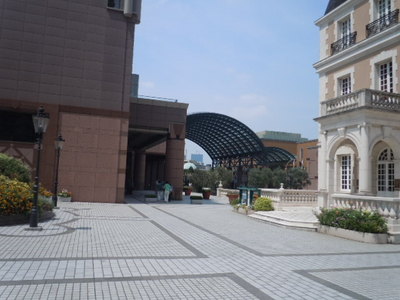 Shopping centre. Ebisu Garden Place (shopping center) to 350m
