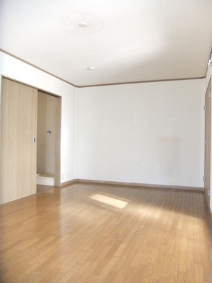 Living and room. It is a bright room