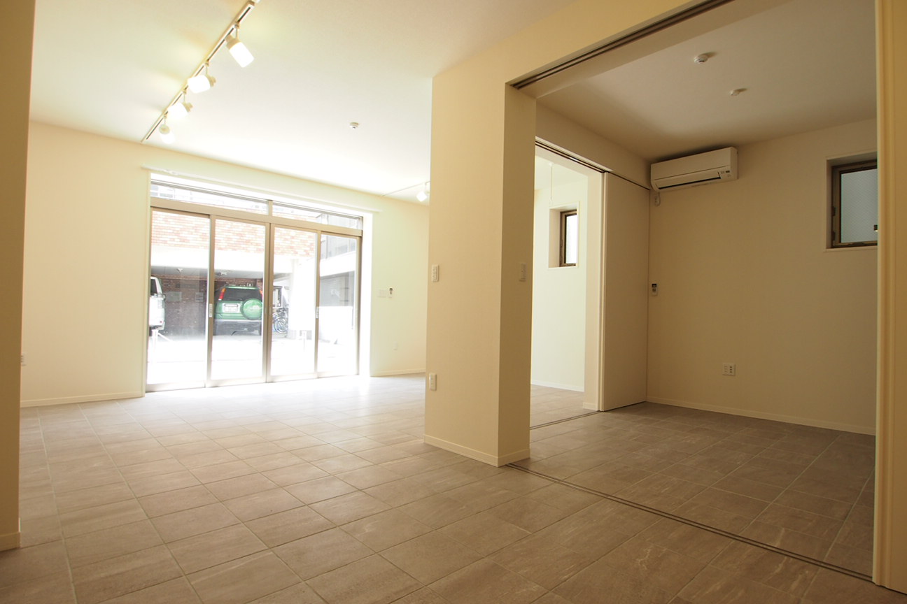 Other room space. First floor: entrance part of the sliding door (which is showroom direction)