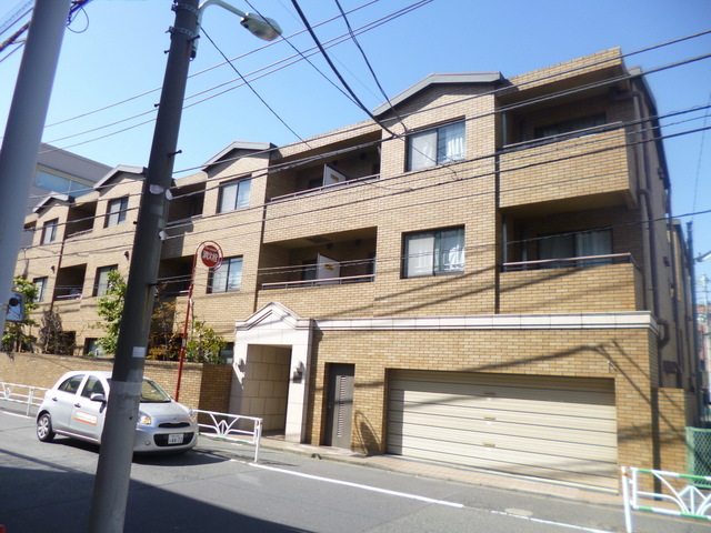 Building appearance. Daikanyama Station 3-minute walk and the station near