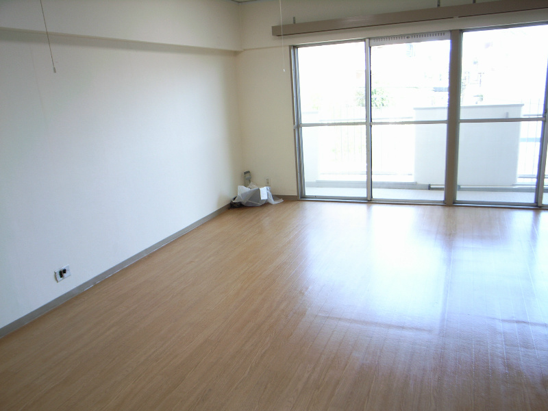Living and room. Hiroi 18 Pledge!