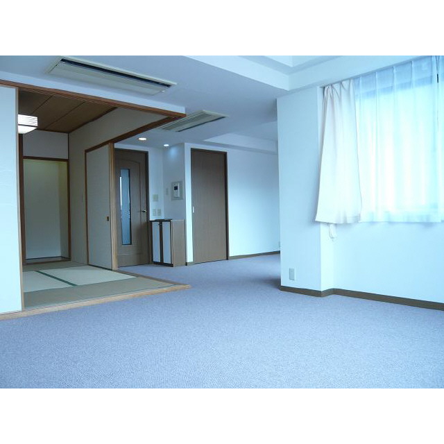Living and room. Spacious living room can be used ・ Dining 14.0 Pledge
