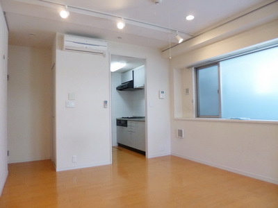 Other room space. It is a bright room with two-sided lighting of the corner room