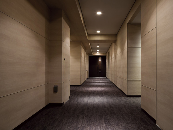 Shared facilities.  [Corridor design Of that combines luxury and security performance] Corridor design inside to produce a serenity and luxury, such as a hotel. It is possible to cut off the line of sight from the outside privacy resistance is high, Also it has excellent crime prevention. Since it does not also to be exposed to rain and wind, We maintain a comfortable environment. (October 2013 shooting)