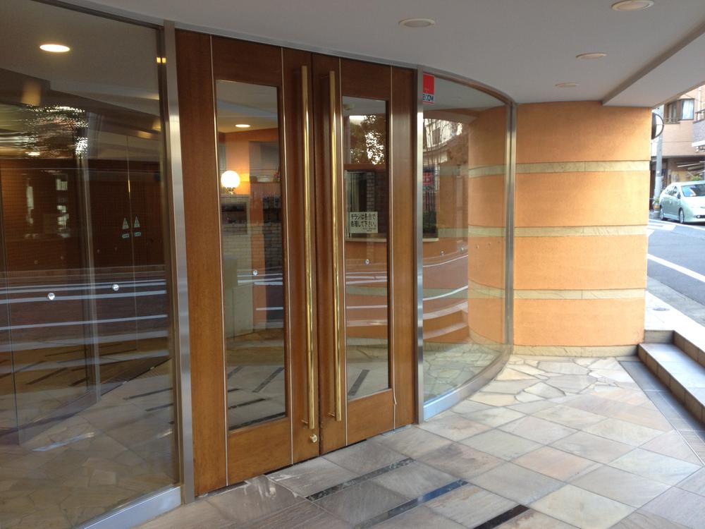 Entrance. Common areas