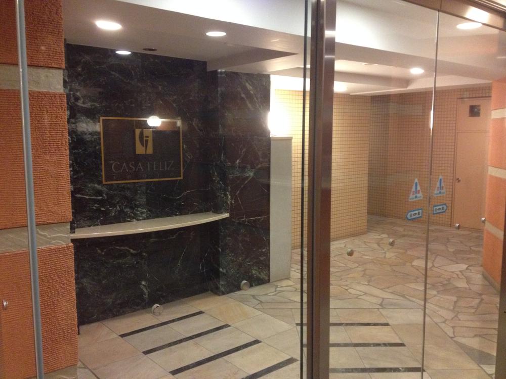 Entrance. Common areas