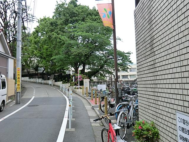 Primary school. 390m to Shibuya Ward Tomiya Elementary School