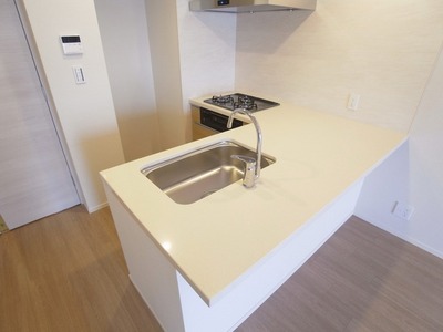 Kitchen. There is a feeling of freedom easy-to-use form of kitchen