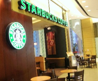 restaurant. Starbucks coffee Omotesando Jingumae 4-chome to (restaurant) 240m
