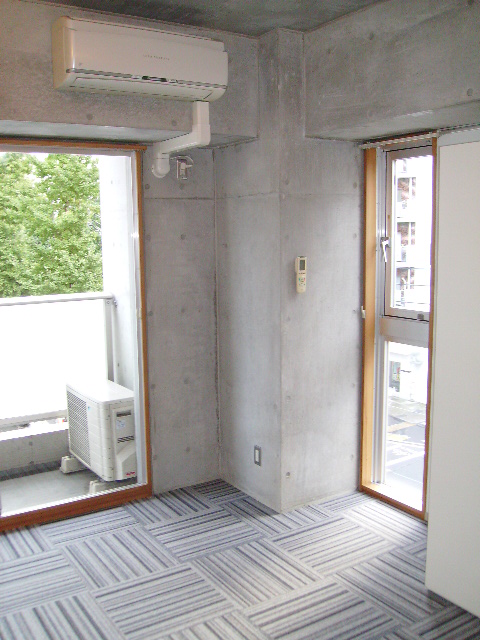 Other room space. It is a two-sided lighting of the bright rooms!