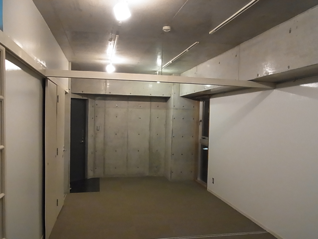 Other room space. You can add in the rail lighting! !