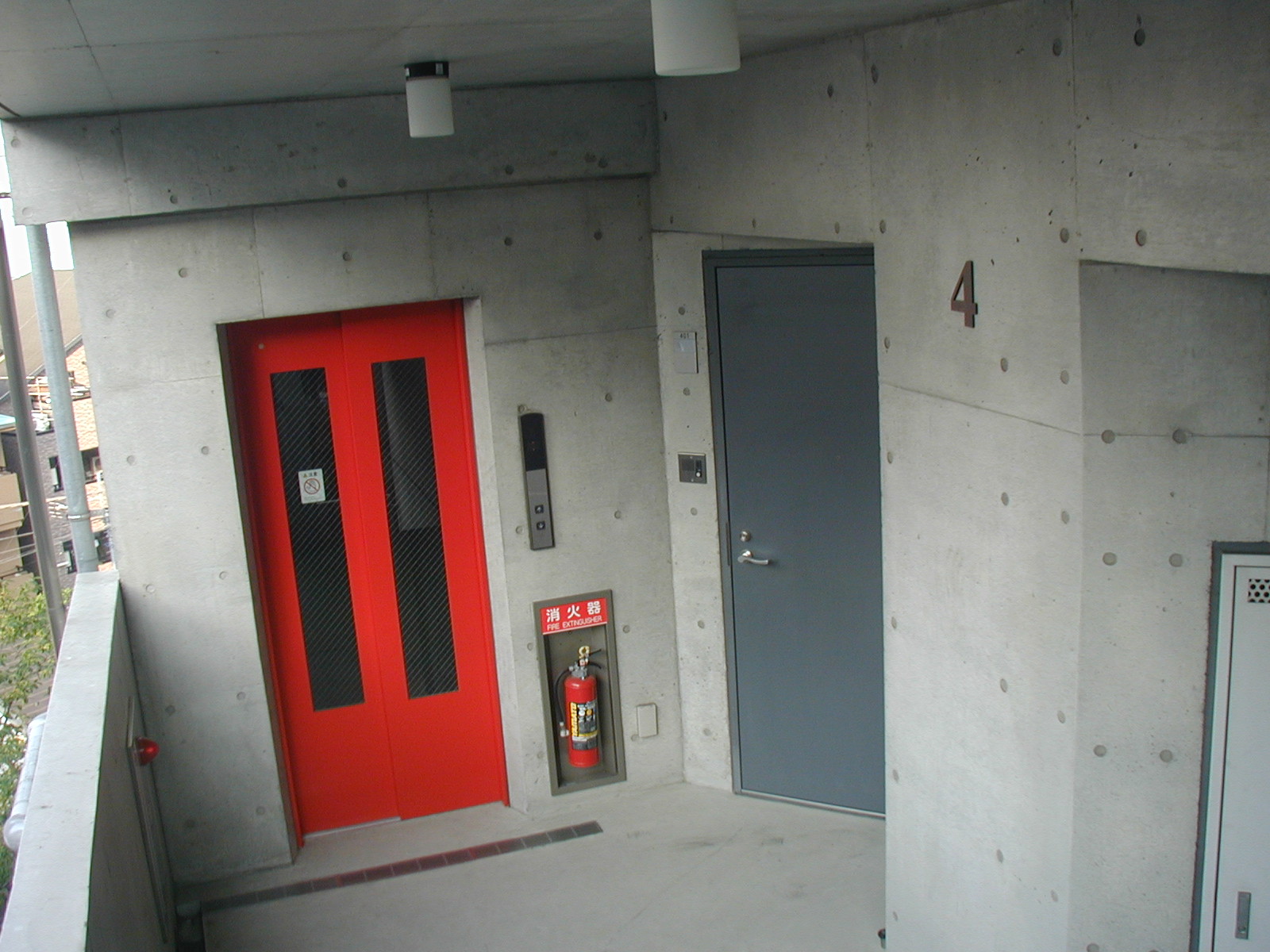 Entrance. Everything is a corner room with one floor 2 households