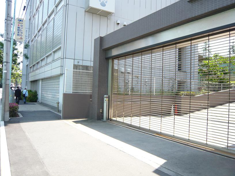 Parking lot. Parking entrance / Equipped with electric shutter security camera