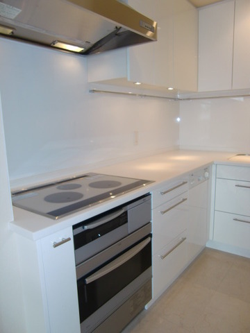 Kitchen. IH cooking heater ・ With oven range