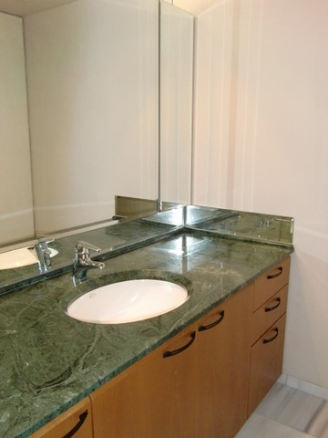 Washroom. Independent wash