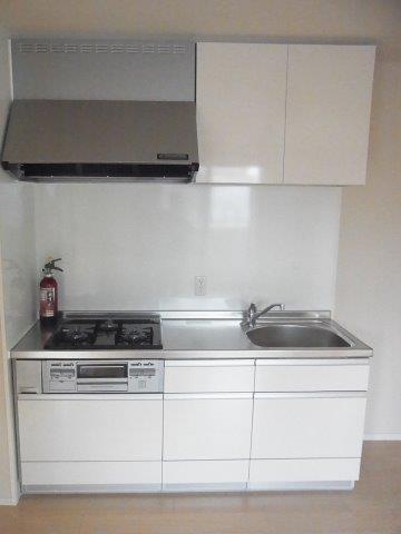 Kitchen. ◆ ◇ Gas 3-neck with grill Storage space large capacity ◆ ◇