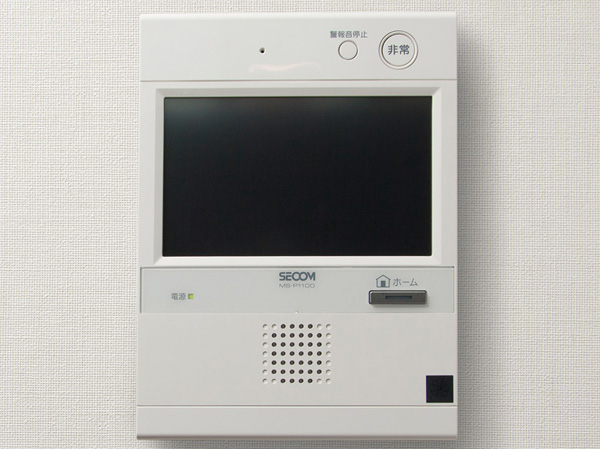 Security.  [Color TV monitor with intercom] Terms of the image that reflects the entrance and installed the camera before dwelling unit entrance can see in color monitor, recording ・ Equipped with a recording function. (All published in the amenities are the same specification. color ・ Etc., it might be somewhat different sizes. )