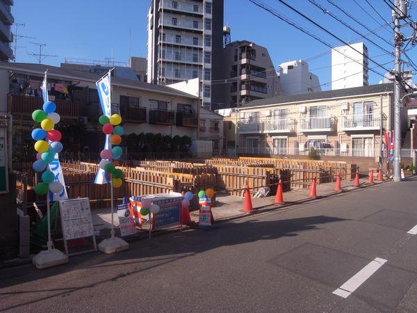 Local photos, including front road. Local (2013 November shooting)