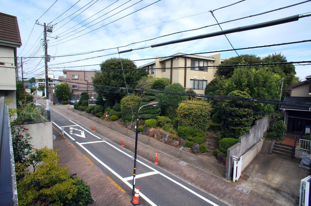 View photos from the dwelling unit. View from the site (October 2013) Shooting Front road is about 7.1m Sidewalk has been developed.