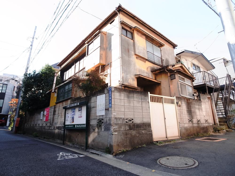 Local land photo. In a state that still a Furuya, Enter the now dismantled There is a sense of relief for the corner lot
