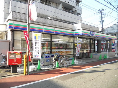 Convenience store. Three F until the (convenience store) 319m