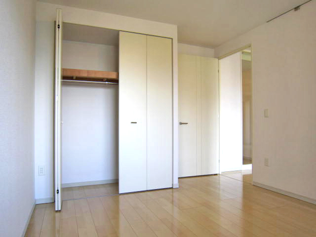 Other room space. The Western-style is with a large closet