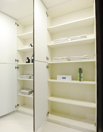 Receipt.  [Linen cabinet] Convenient linen warehouse for storage of towels and laundry supplies. It maintains the integrity of the organized space.