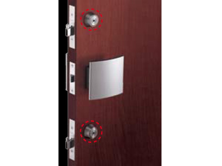 Security.  [Cylinder key peace of mind in the double lock specification] Along with the key replication to adopt difficult cylinder key, Sickle dead lock is to protect the door from a variety of external force against the door head. (Photo double lock / Same specifications)