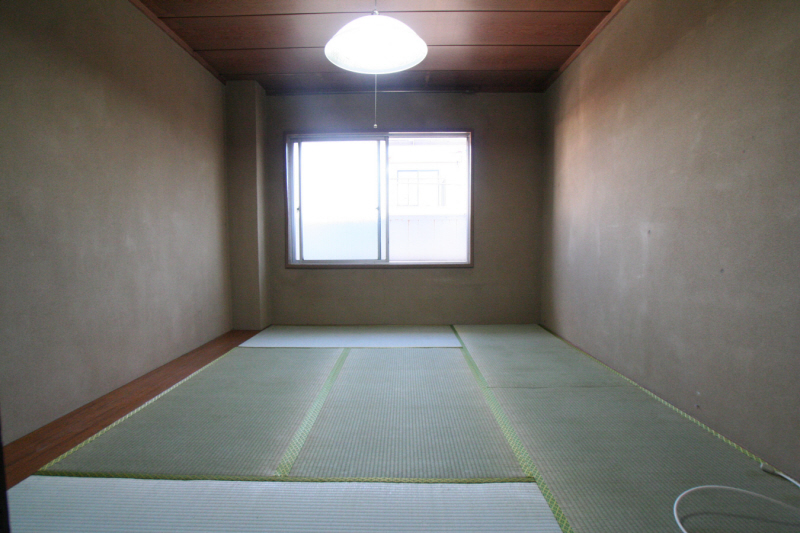Living and room. Japanese-style room 6 quires Tatami mat sort already
