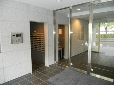 Entrance. auto lock ・ Delivery Box ・ Security camera equipped