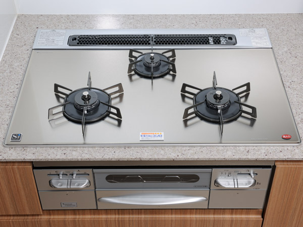 Kitchen.  [Two short beeps and a stove] Simmer ・ Bake ・ In addition to at the same time a good command glass top three-necked stove to boil, Also equipped with double-sided baking waterless grill. Not only to accommodate a variety of menu, Efficiency of the dishes also up.