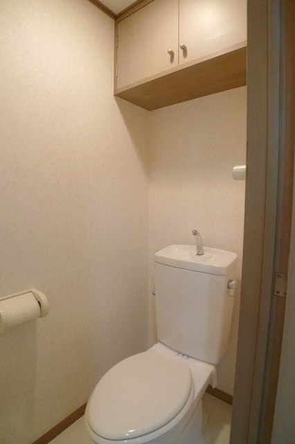 Toilet. toilet  ■ We will set up a cleaning function with a toilet seat in the hope ■