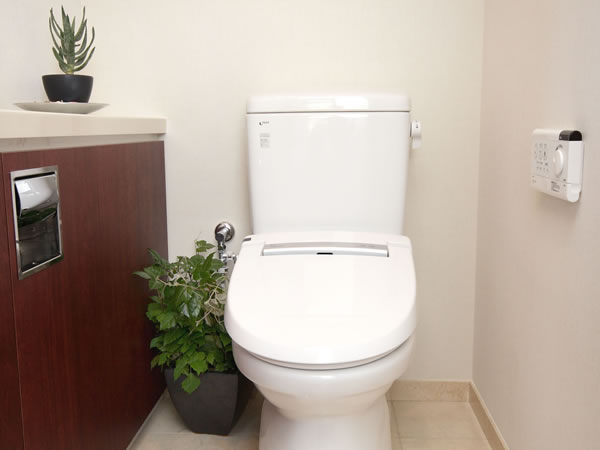 Bathing-wash room.  [Cleanliness ・ Comfortable shower toilet] In order to spend comfortably every day to the toilet, It has established a sanitary shower toilet. Heating toilet seat, It is also a comfortable sanitary space with deodorization function.