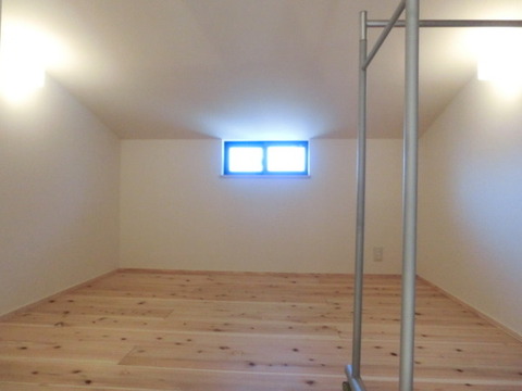 Other room space. Loft about 4.5 Pledge. There is also a window.