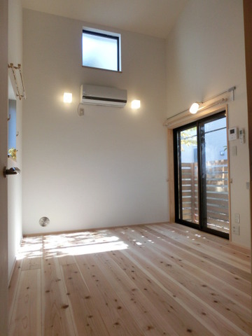 Living and room. Vaulted ceiling to loft ceiling height.