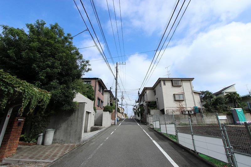 Local photos, including front road. The arrangement of the streets is also beautiful.
