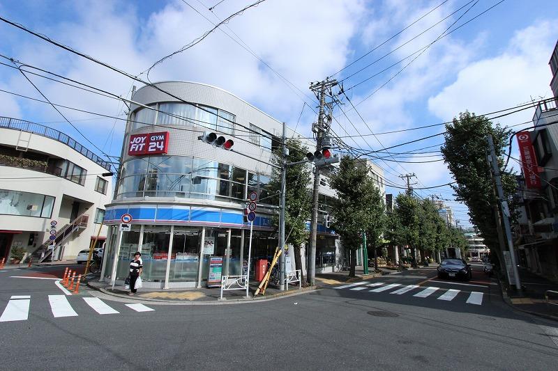 Other. Maundy Station convenience store