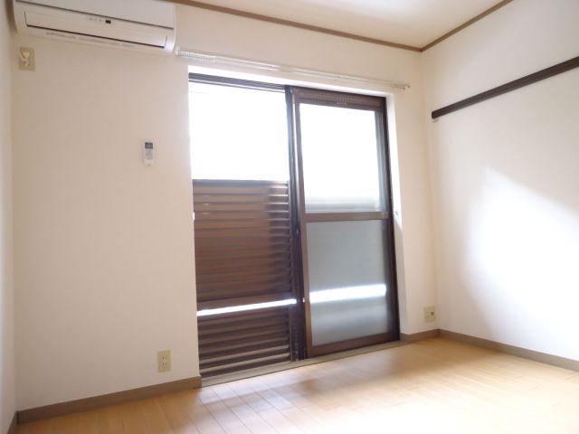 Living and room. Rooms are feeling open