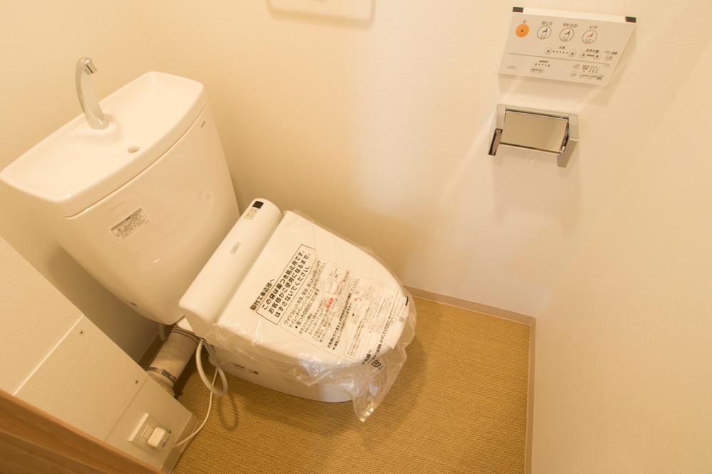 Toilet. Indoor (11 May 2013) Shooting