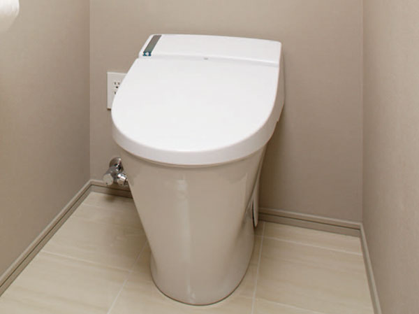 Toilet.  [Water-saving toilet] Hard-thin shape the moon hanging dirt after use. In addition of the low-water type, Toilet considering the running cost and eco.