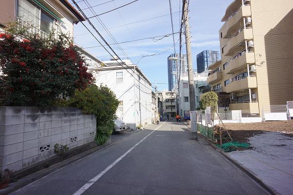 Streets around. Shooting the streets in the vicinity of public roads in Osaki direction leading to the 15m this subdivision to this development subdivision adjacent public road (12 May 2013)