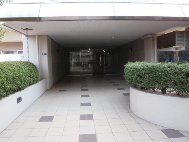 Entrance. Common areas