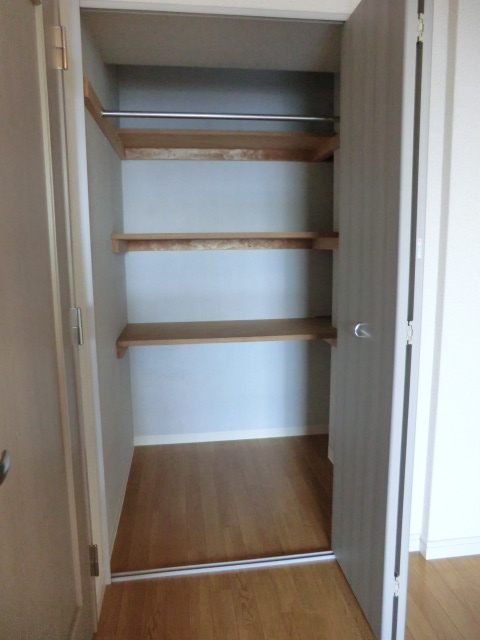 Receipt. There is a trunk compartment of the two places cupboard and 0.61 square meters