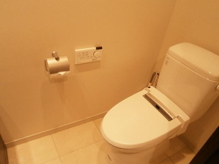 Toilet. bathroom ・ Natural marble in the toilet floor